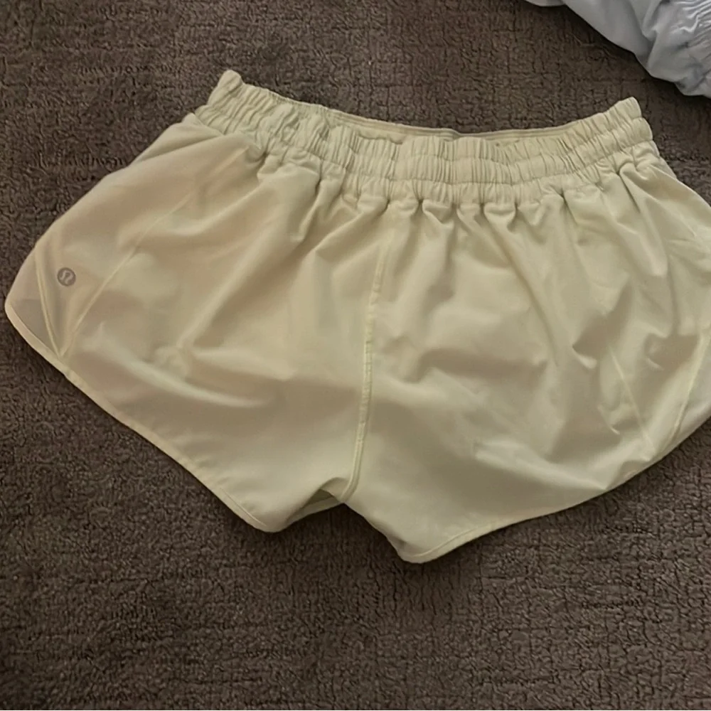 lululemon hotty hot short - Picture 2 of 2